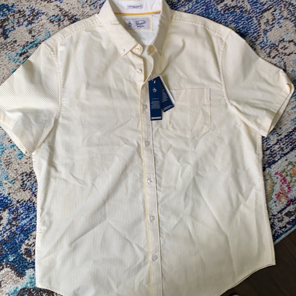 Men’s short-sleeve button-up shirt